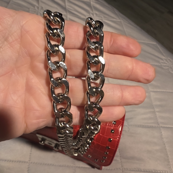 Red Croc-Embossed BAGLEY With Studs And Silver Shoulder Or Cross Body Chain - Picture 11 of 11